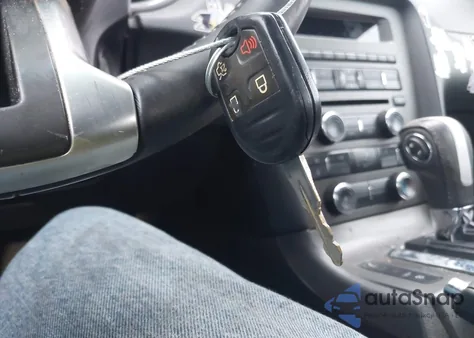 2014 Ford Mustang V6 z USA, uszkodzony, nr VIN 1ZVBP8AM9E5256083